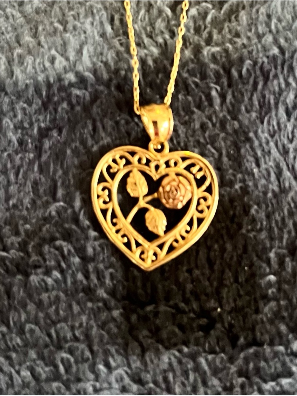 14k Delicate Gold Heart Pendant Necklace